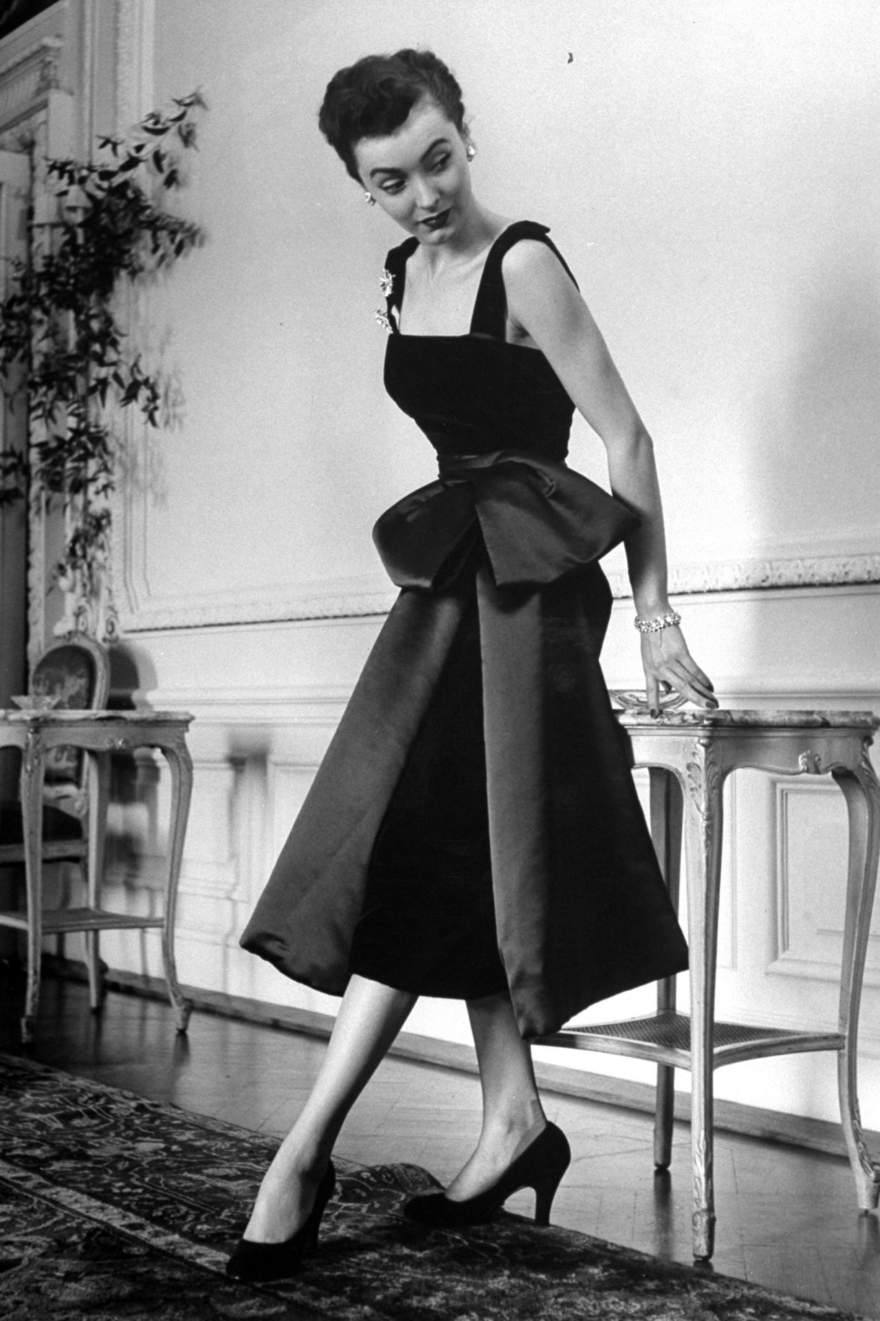 Mame Fashion Dictionary: Christian Dior New Look 1946