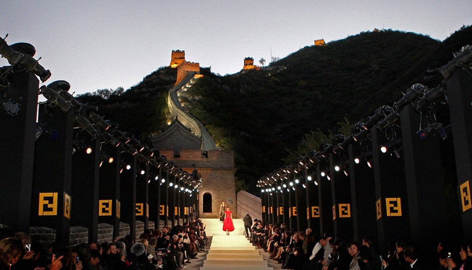Mame Fashion Dictionary: Fendi Fashion Show at the Great Wall of China